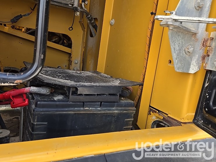 2015-caterpillar-329fl-image-53