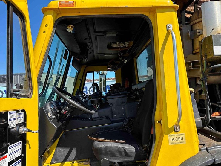 2015-mack-leu613-image-5