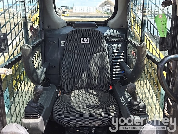 2022-caterpillar-259d3-image-54