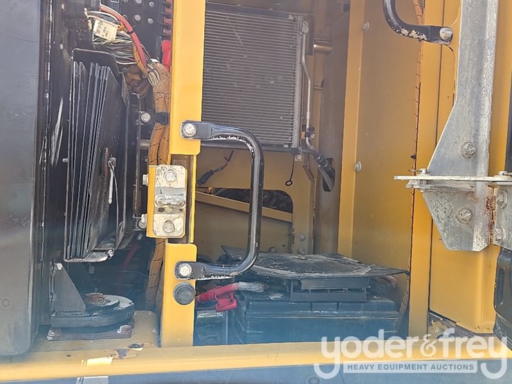 2015-caterpillar-329fl-image-51