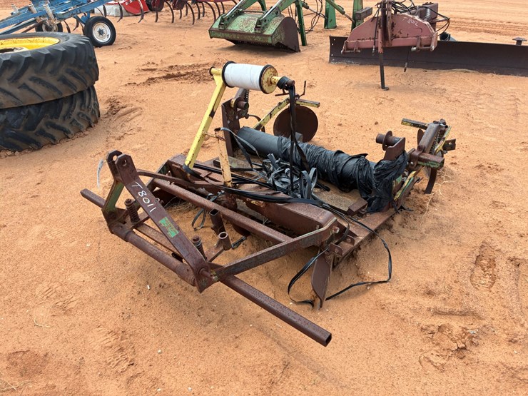 #t8011-•-bedding-plow-image-1