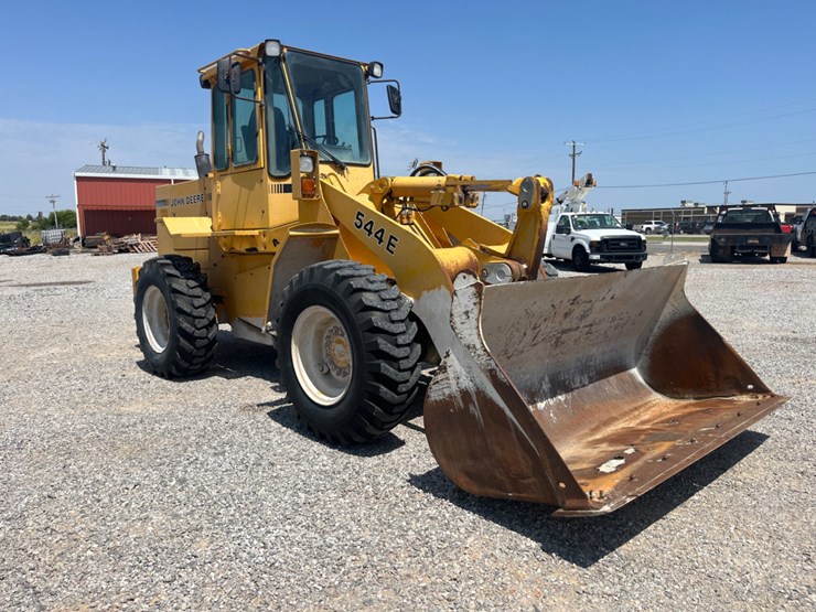 1990-deere-544e-image-3