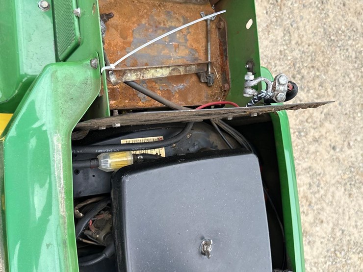 john-deere-318-image-4