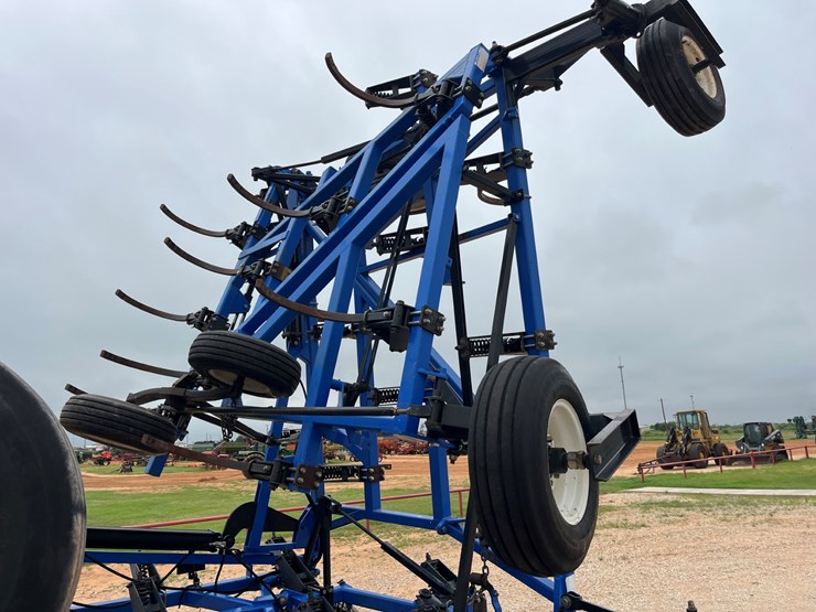 2014-new-holland-st830-image-21