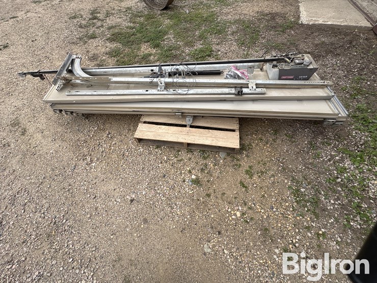 gadco-9'-x-7'-garage-door-w/-opener-image-4