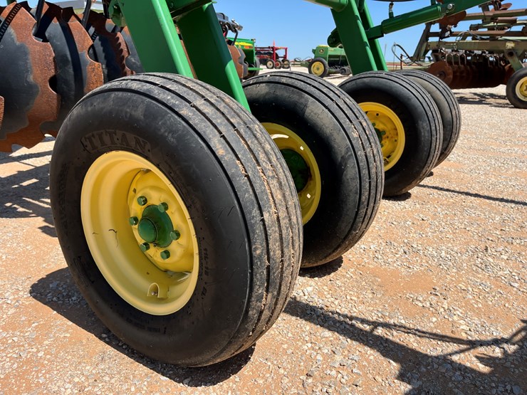 2013-john-deere-670-image-11