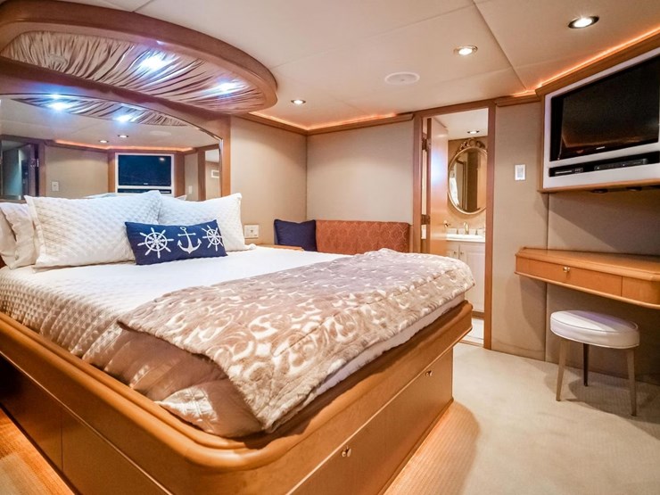 #18-•-2003-breaux-brothers-85'-yacht-|-"come-monday"-image-59