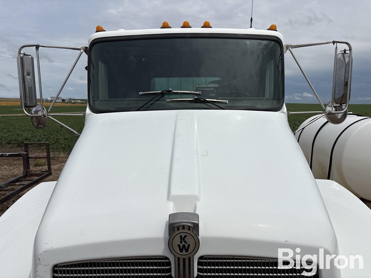 2000-kenworth-t300-image-13
