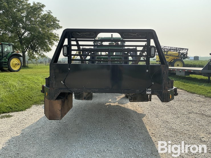 2018-chevrolet-3500-image-2