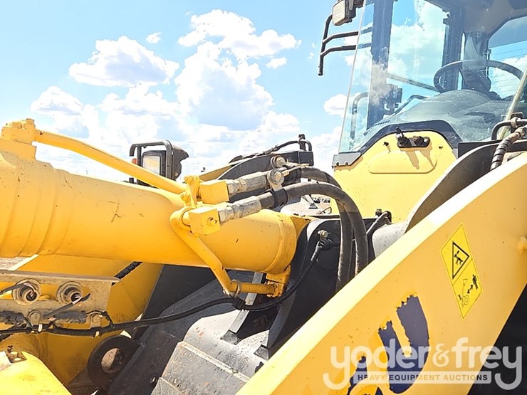2017-komatsu-wa320-8-image-18