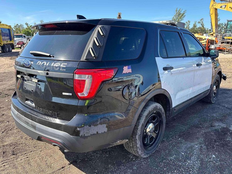 2017-ford-explorer-image-3