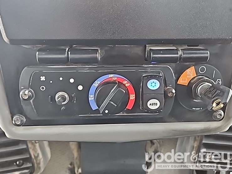 2019-caterpillar-d6n-lgp-image-61