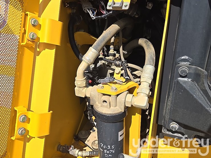 2021-komatsu-d61px-24-image-41