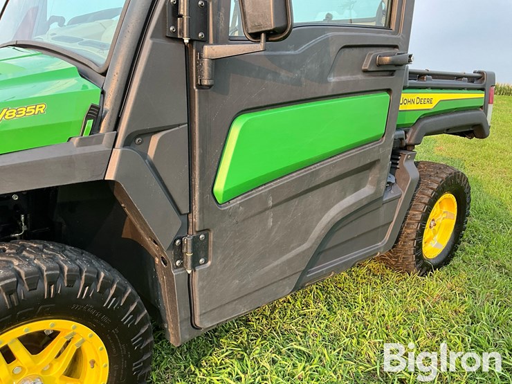 2021-john-deere-gator-image-19