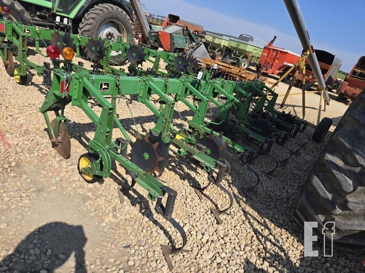 john-deere-825-image-3