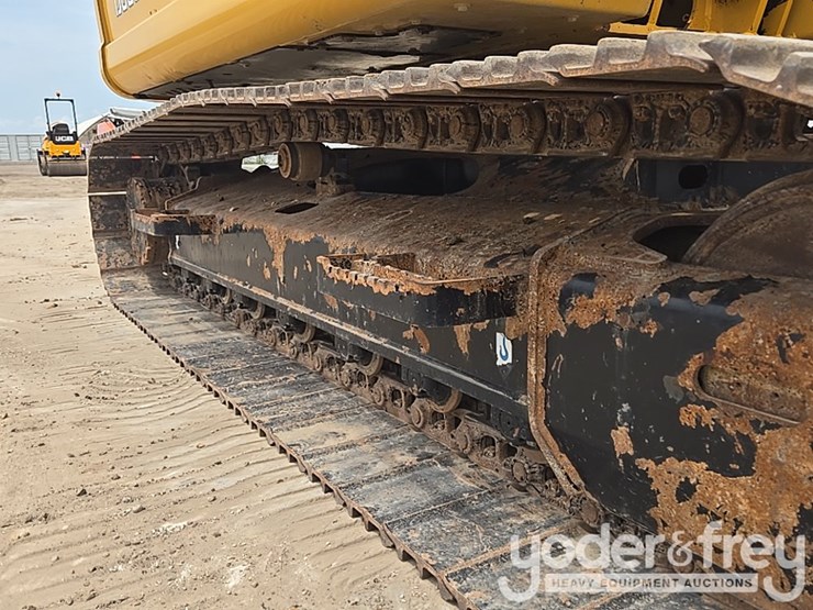 2022-deere-130g-image-25