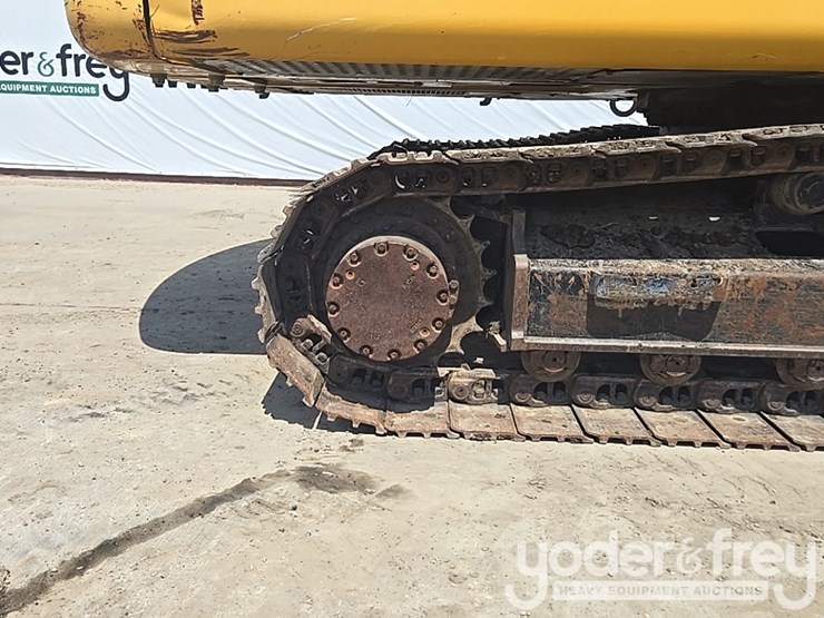 2017-deere-210g-lc-image-25