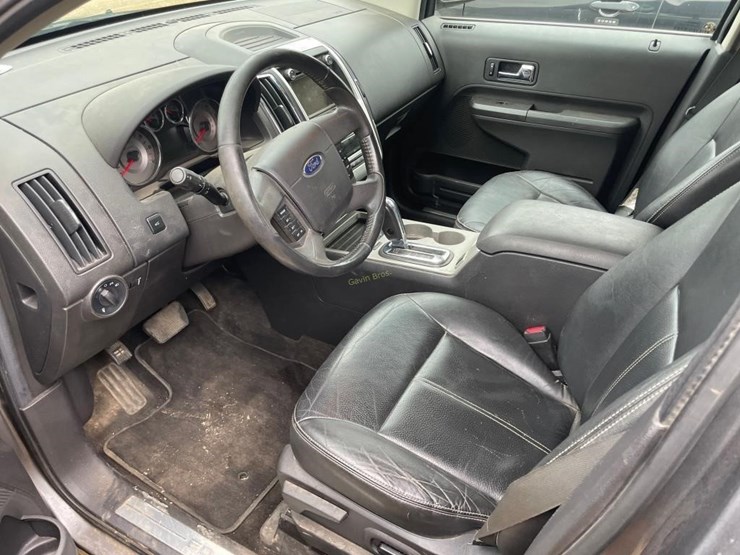 2010-ford-edge-image-11