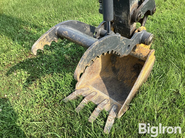 2016-deere-35g-image-17