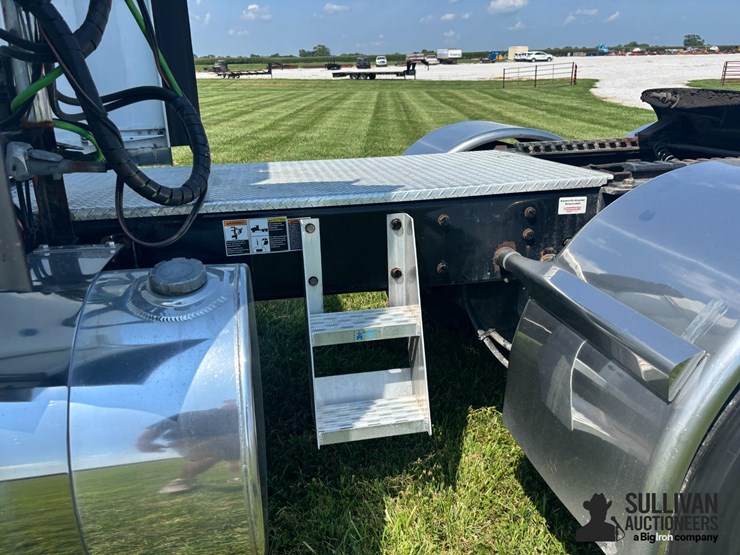 2019-kenworth-w900-image-18