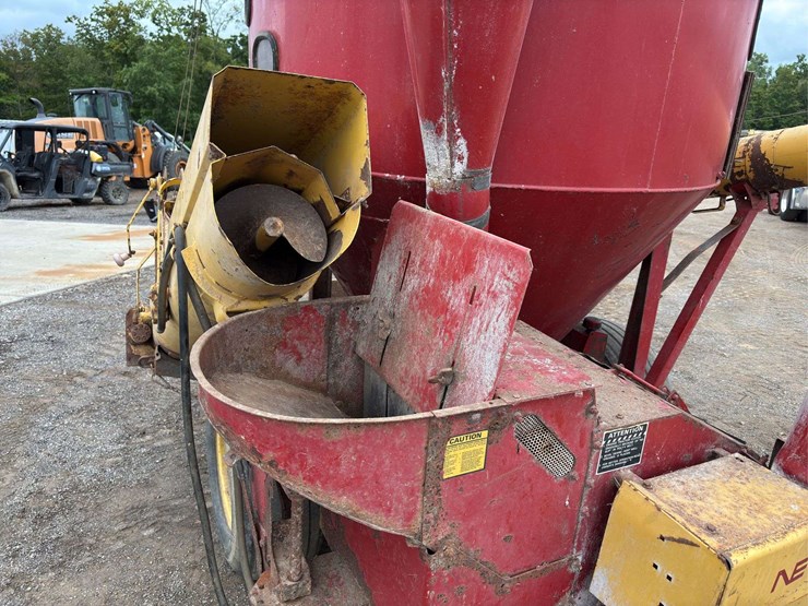 new-holland-355-image-7