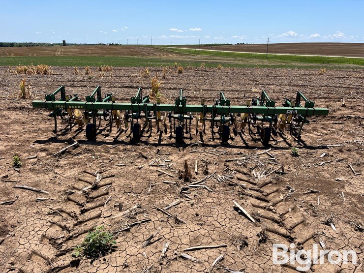 john-deere-cultivator-image-2