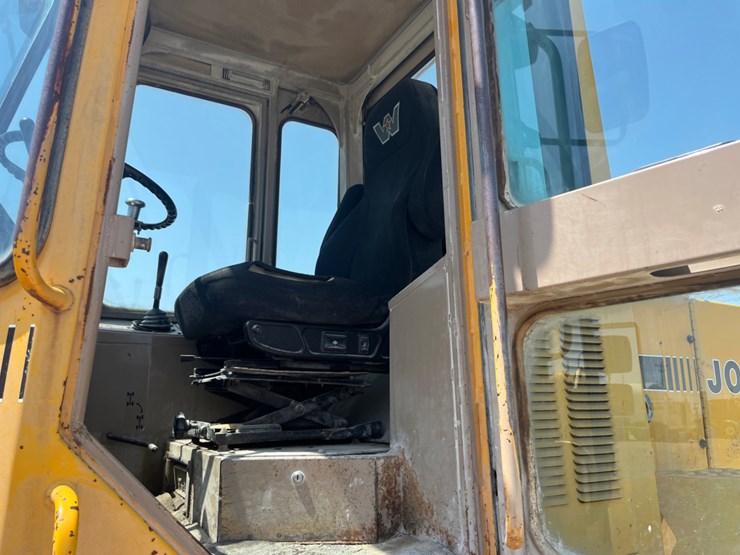 1990-deere-544e-image-11