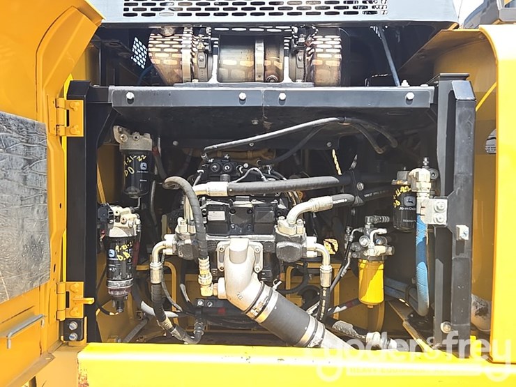 2017-deere-210g-lc-image-44