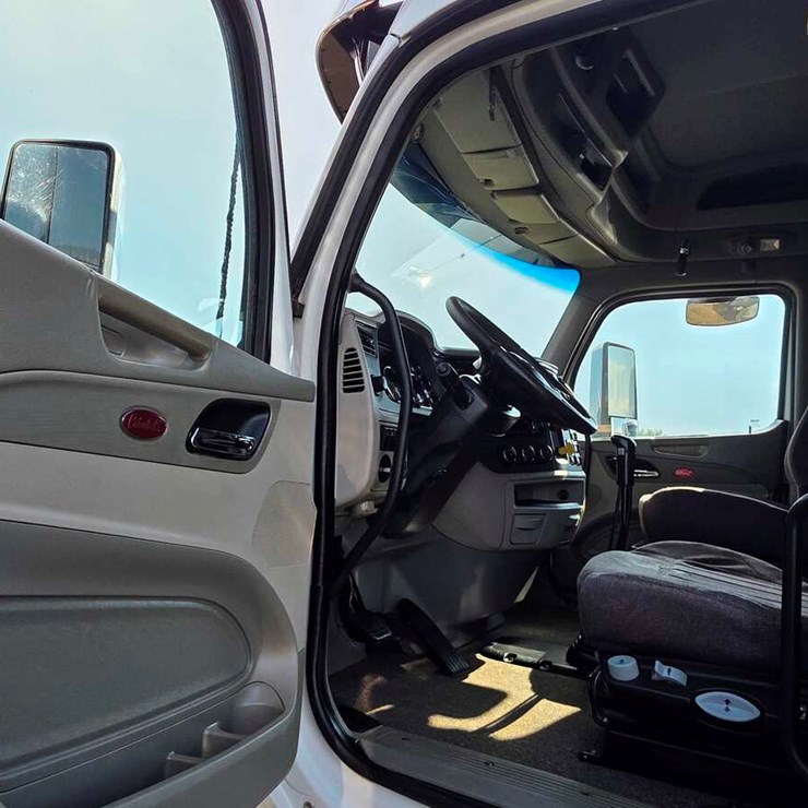 2019 PETERBILT 567