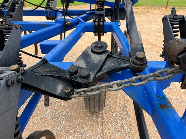 2014-new-holland-st830-image-19