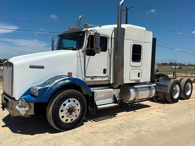 2014-kenworth-t800-image-1