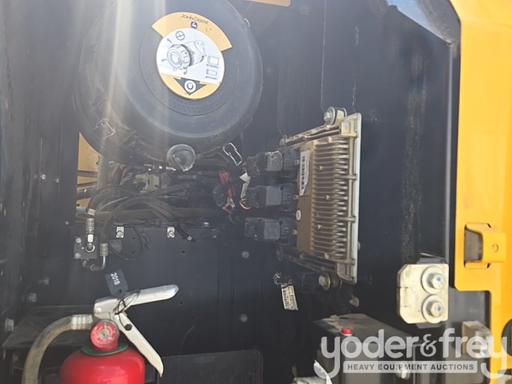 2017-deere-210g-lc-image-54