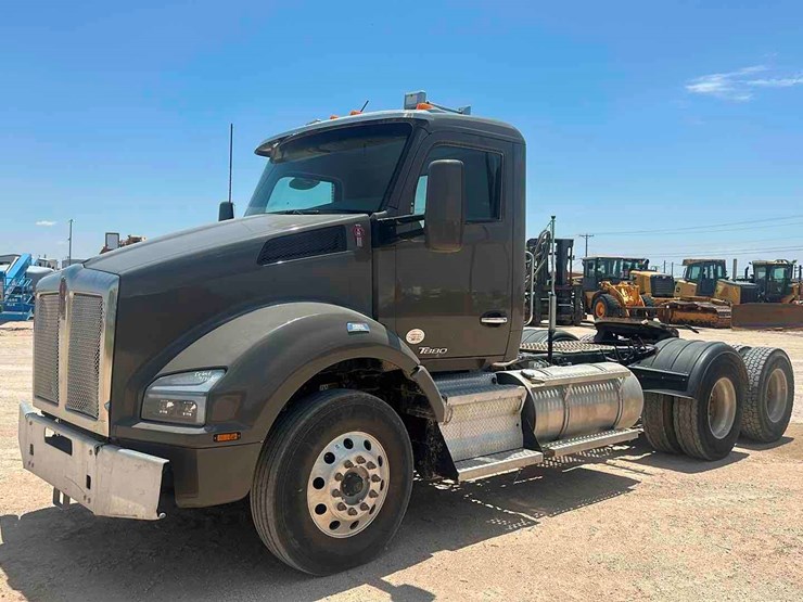 2019-kenworth-t880-image-1