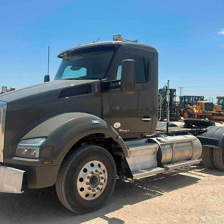2019 KENWORTH T880