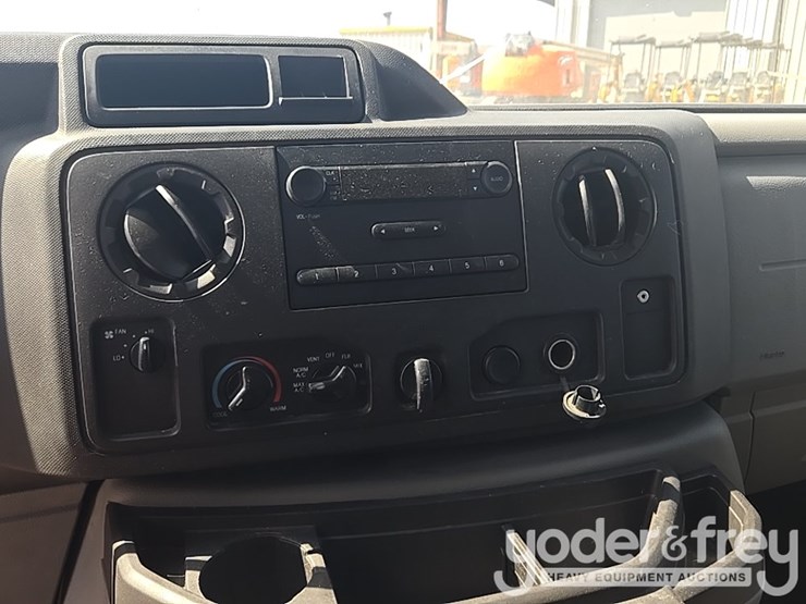 2019-ford-e350-image-40