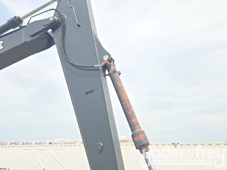 2022-deere-130g-image-44