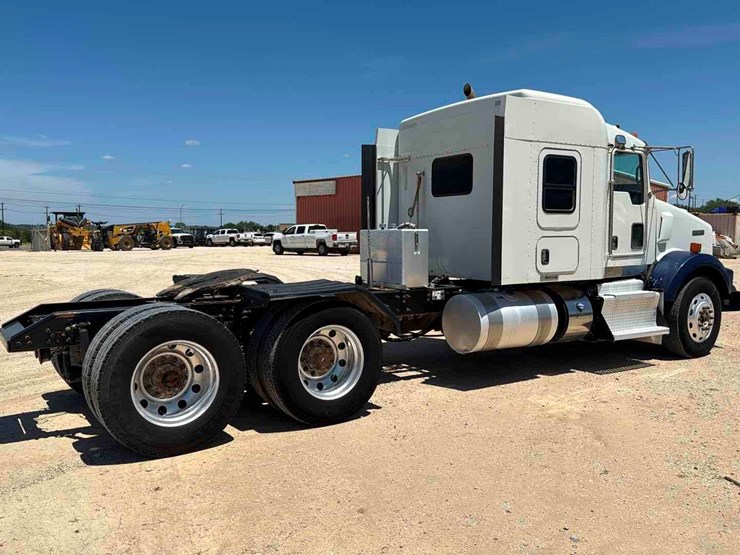 2015-kenworth-t800-image-4