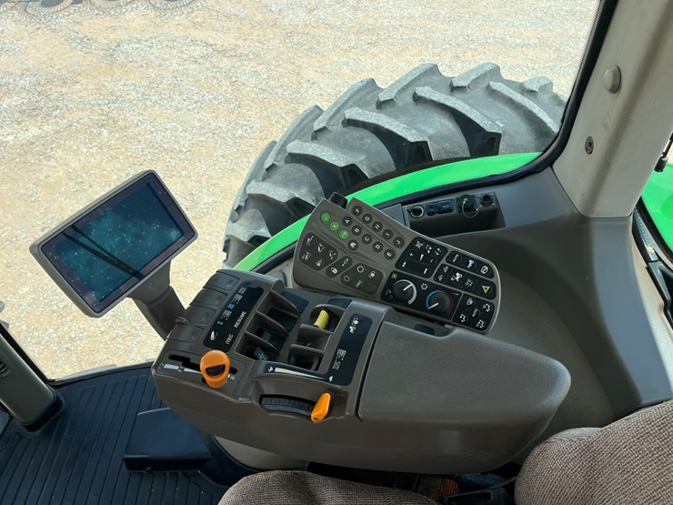 2010-john-deere-8345r-image-17