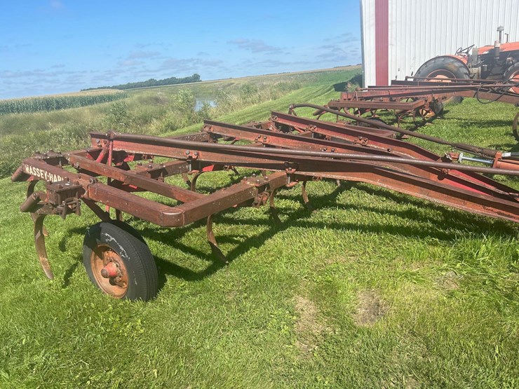 massey-ferguson-14-image-8