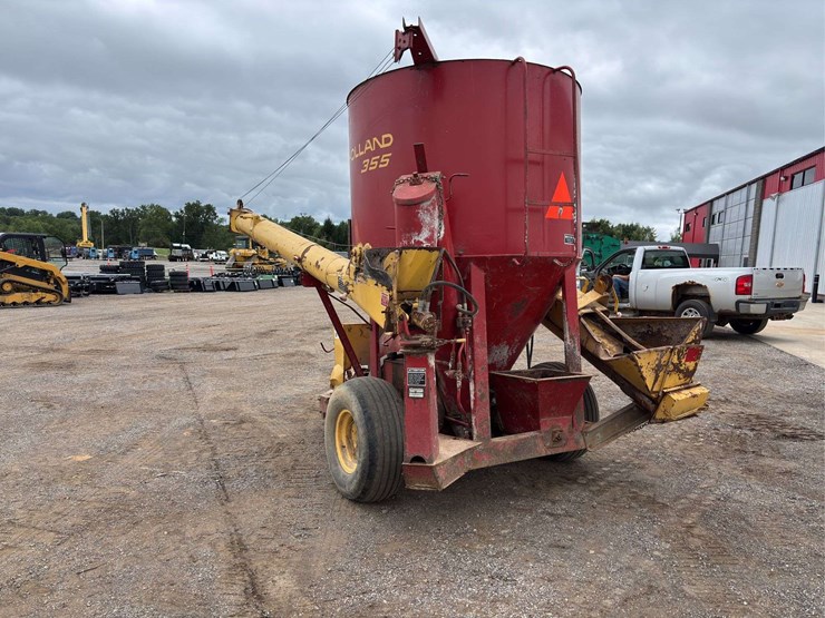 new-holland-355-image-4