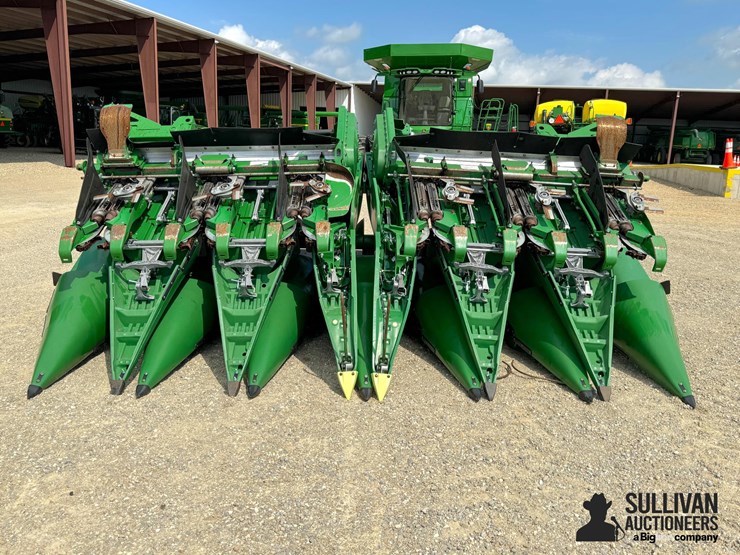 2023-john-deere-c12f-image-2