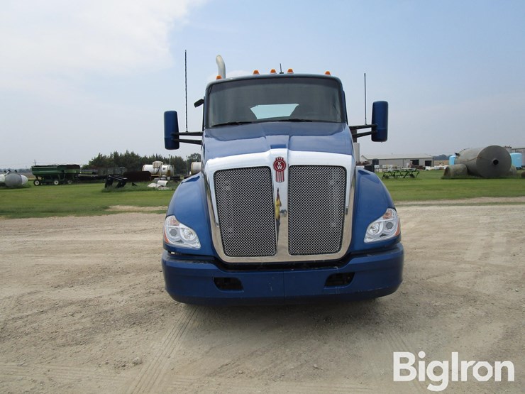 2021-kenworth-t680-image-2