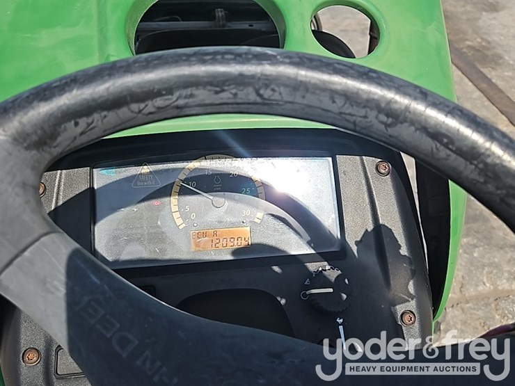 2014-john-deere-3032e-image-25
