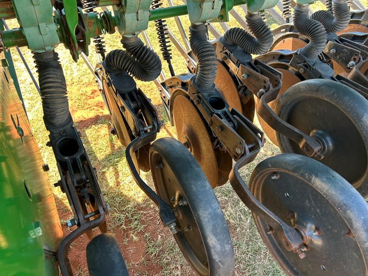 john-deere-450-image-10