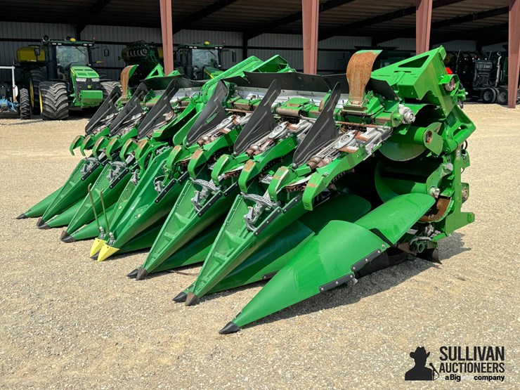 2023-john-deere-c12f-image-1