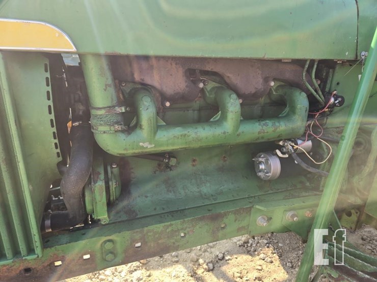 john-deere-4010-image-17