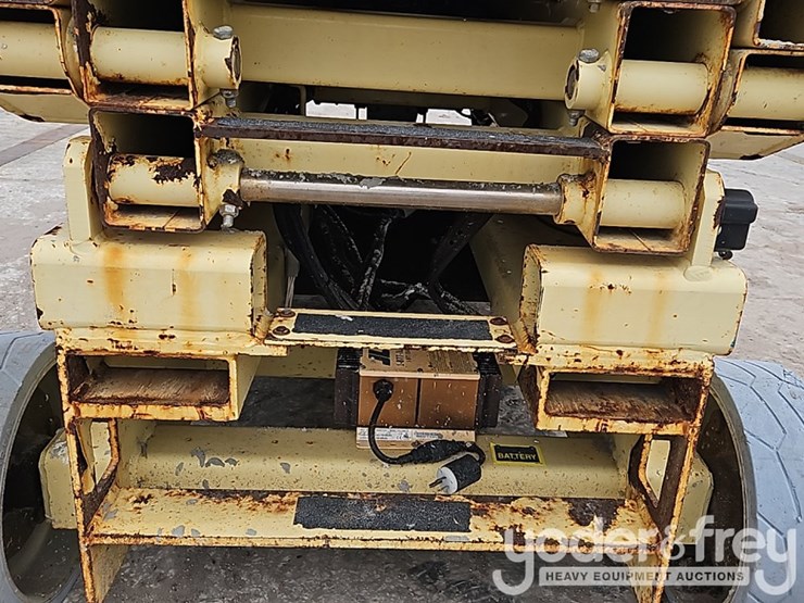 2015-jlg-2646es-image-8