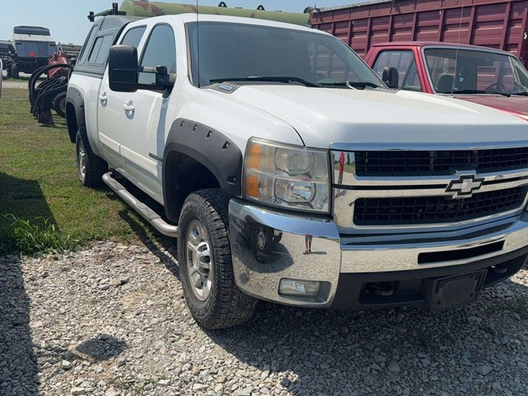 2008-chevrolet-silverado-2500hd-ltz-image-2