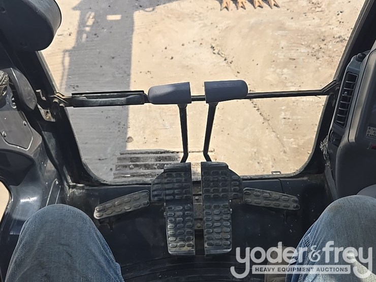 2017-deere-210g-lc-image-72