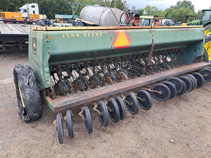 john-deere-8300-image-3